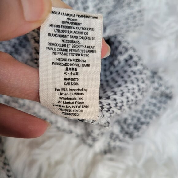 We the Free Split Back Henley Oversized Raw Hem Top - Size S - Picture 10 of 13